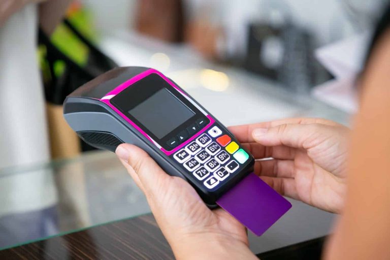 cashier operating credit card payment process