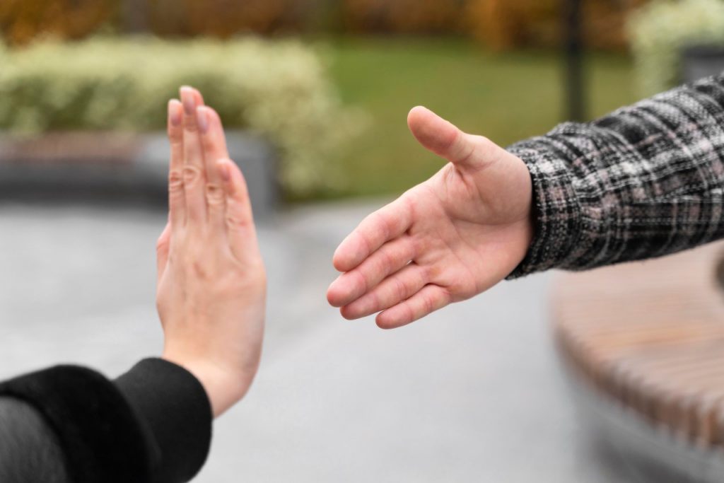 avoid and refuse assistance from illegal lenders